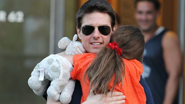 Tom Cruise mit Suri im Jahr 2012 (Bild: AP)