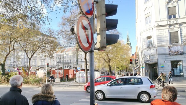 Druckknopfampel am Eisernen Tor: Meldungen offenbarten einen Defekt. Die Stadt Graz hat reagiert. (Bild: sepp pail)