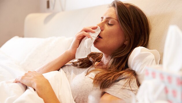 Wer krank und ansteckend ist, sollte sich unbedingt zu Hause auskurieren. (Bild: thinkstockphotos.de)