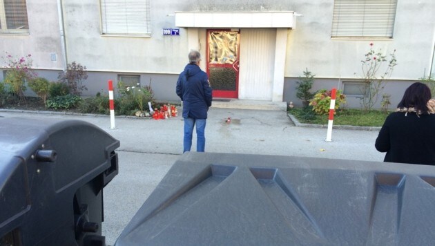 Vor dieser Haustür wurde Taxler Reinhard O. erschossen. (Bild: Christian Rosenzopf)