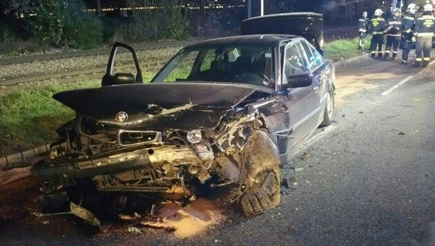 Eines der am Unfall in der Brigittenau beteiligten Autos (Bild: APA/BERUFSRETTUNG WIEN)