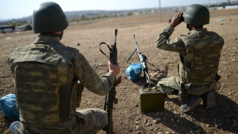 Türkische Soldaten an der Grenze zu Syrien (Bild: APA/AFP/BULENT KILIC)