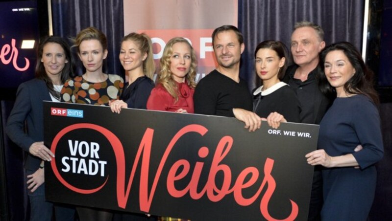 Der Cast der "Vorstadtweiber" bei der Präsentation der zweiten Staffel (Bild: APA/HERBERT NEUBAUER)