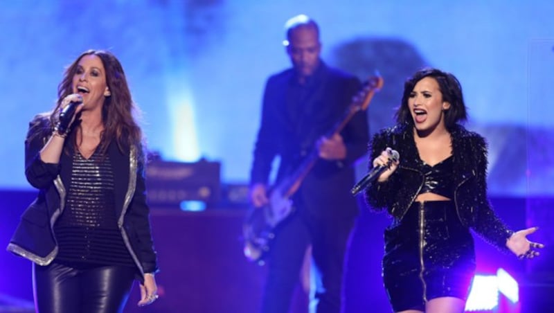 Alanis Morissette performte mit Demi Lovato. (Bild: Matt Sayles/Invision/AP)