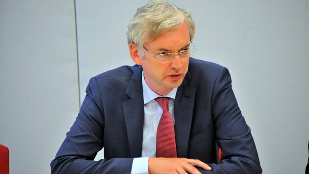 Wirtschaftslandesrat Michael Strugl (VP) erlaubt die Sonntagsöffnung in Wels (Bild: Horst Einöder)