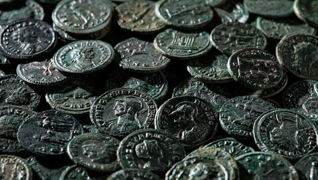 Erst rund 250 der insgesamt 4166 Münzen sind restauriert. (Bild: © Kanton Aargau)