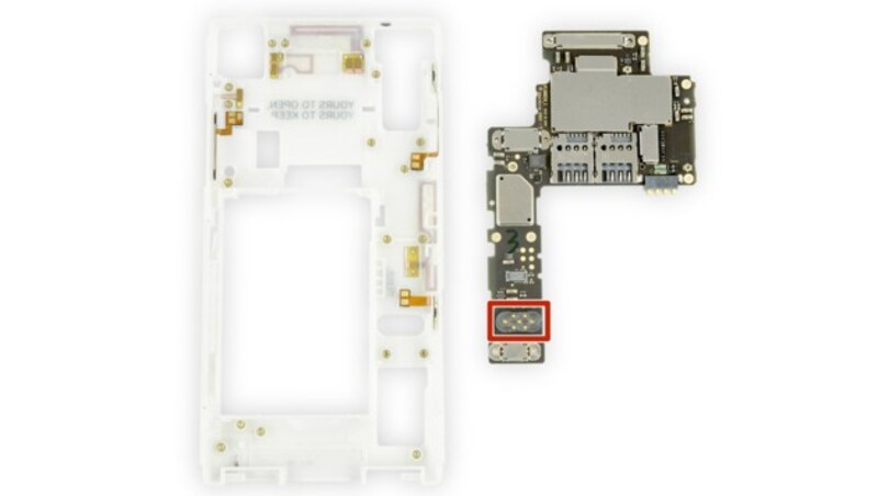 Das AT&S-Mainboard im Fairphone hat dank USB-2-Connector Platz für zukünftige Erweiterungen. (Bild: ifixit.com)