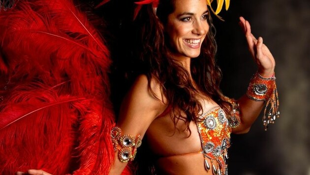 Im Samba-Kostüm macht Nina Hartmann eine gute Figur: Beste Voraussetzung für "Dancing Stars"! (Bild: © Foto: Luis Casanova)