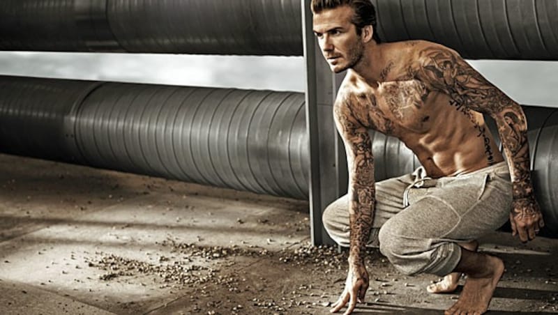 David Beckham zeigt seinen gestählten Body für H&M. (Bild: H&M)