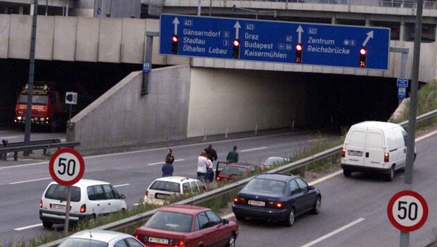 Der Wiener Kaisermühlentunnel auf der Donauuferautobahn (A22) (Bild: KRONEN ZEITUNG)