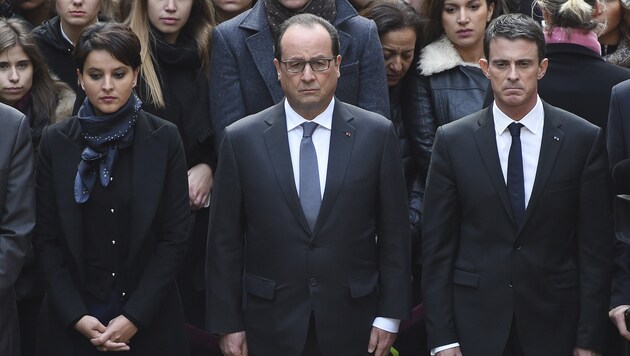 Präsident Francois Hollande, Premierminister Manuel Valls und Ministerin Najat Vallaud-Belkacem (Bild: AP)