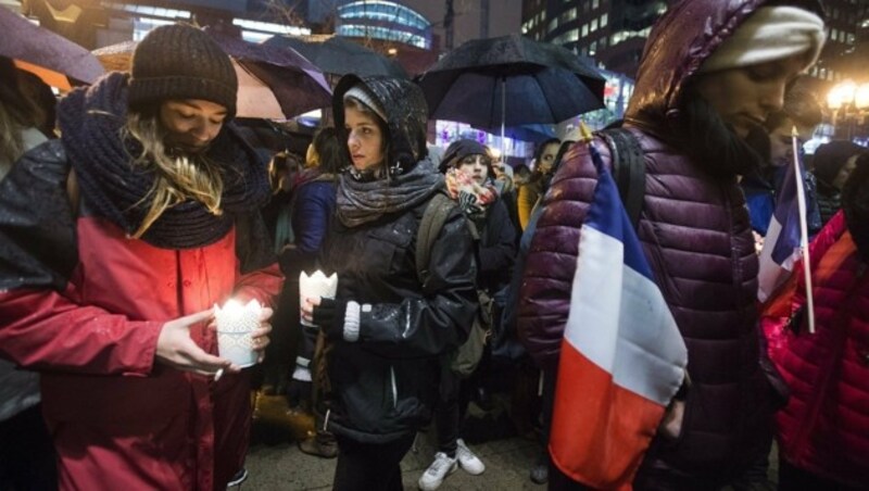 500 Menschen bei einer spontanen Kundgebung in Montreal. (Bild: AP)