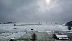 Am Samstag ziehen im Tagesverlauf aus Norden dichte Wolken auf, mit leichtem Schneefall im Bergland und vereinzelten Schneeschauern. (Bild: dpa/Karl-Josef Hildenbrand)