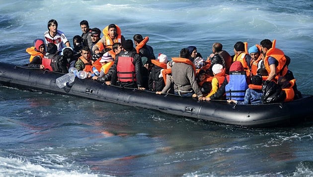 Einer der Attentäter von Paris soll auf der Insel Leros als Flüchtling registriert worden sein. (Bild: APA/AFP/Bulent Kilic)