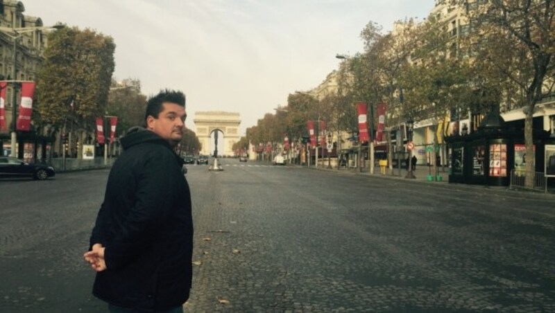 Gerfried Z. am Samstag auf der menschenleeren Champs-Élysées (Bild: Leserreporter)