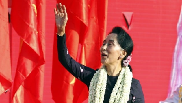 Großer Triumph für Aung San Suu Kyi, regieren darf sie aber laut Verfassung nicht. (Bild: APA/EPA/NYEIN CHAN NAING)