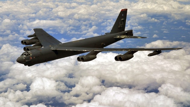 So ein B-52-Bomber kreiste über der umstrittenen Inselgruppe im Südchinesischen Meer. (Bild: APA/EPA/SENIOR AIRMAN CHRISTINE GRIFFITHS / HANDOUT)