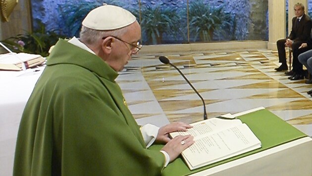 Der Papst während einer Messe am 6. November im Hotel "Santa Marta" (Bild: AP)