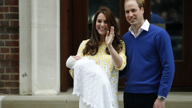 Herzogin Kate und Prinz William nach der Geburt von Prinzessin Charlotte (Bild: AP)
