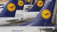 Deutschland, Österreich, die Schweiz und Belgien hatten dem Lufthansa-Konzern während der Corona-Pandemie insgesamt neun Milliarden Euro Hilfen zugesagt. (Bild: AP)