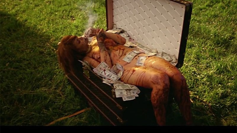 Rihannas neuer Clip zum Song "Bitch Better Have My Money" (Bild: YouTube.com)