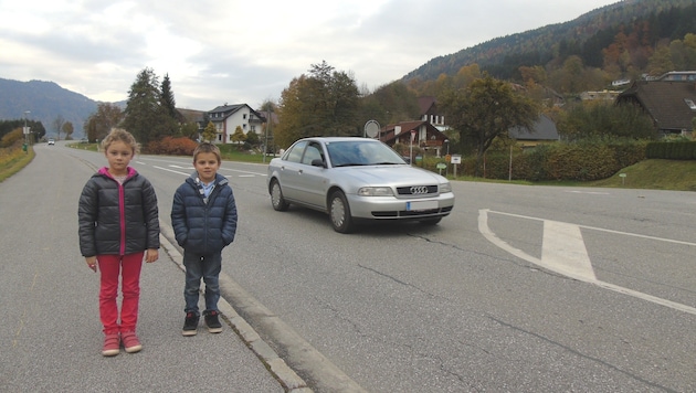 Nicht nur die Eltern von Franzi (7) und Felix (5) bringen ihre Kinder lieber mit dem Auto zur Schule (Bild: Christian Spitzer)