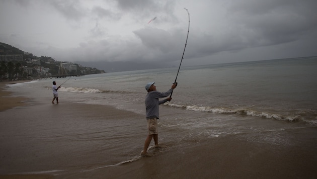 Fischer am Strand von Puerto Vallarta, Mexiko am Freitag (Bild: AP)