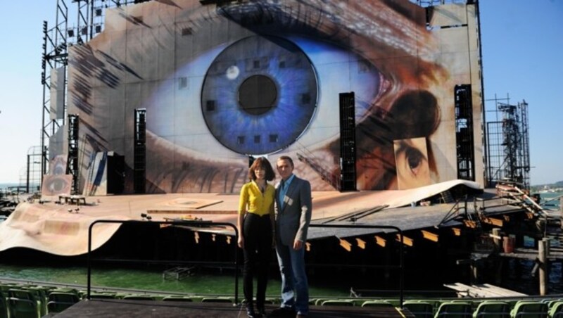Daniel Craig und Olga Kurylenko auf der Bregenzer Seebühne (Bild: APA/Dietmar Stiplovsek)