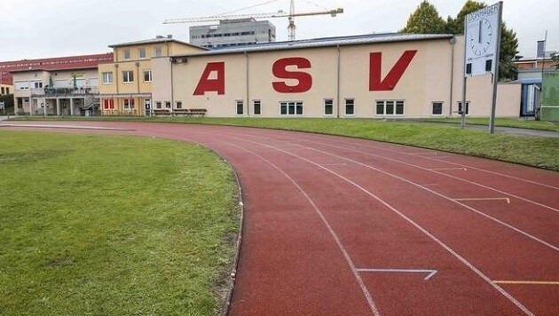 Sportplatz in Salzburg-Itzling: Unschuldige Vereinsmitglieder müssen für ihren Ex-Vorstand büßen. (Bild: Markus Tschepp)