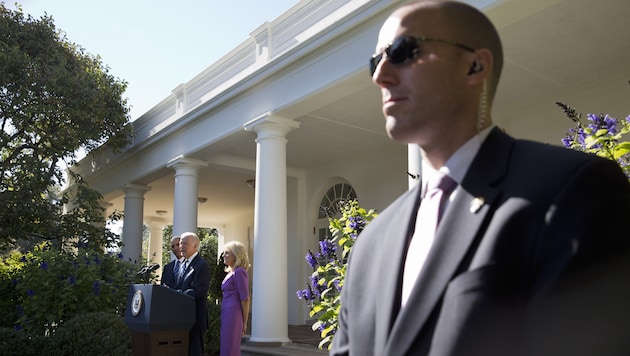 Ein Agent des Secret Service im Weißen Haus (Bild: AP)