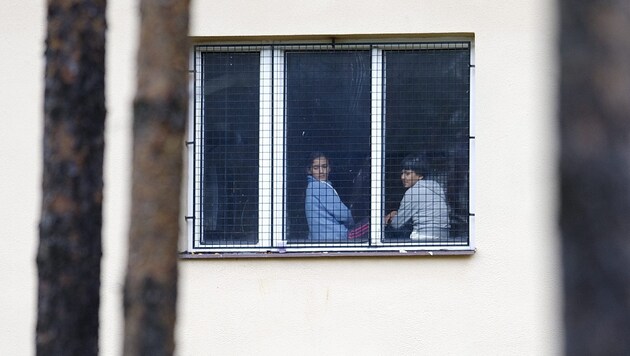 Flüchtlinge in einem tschechischen Anhaltezentrum (Bild: APA/EPA/FILIP SINGER)