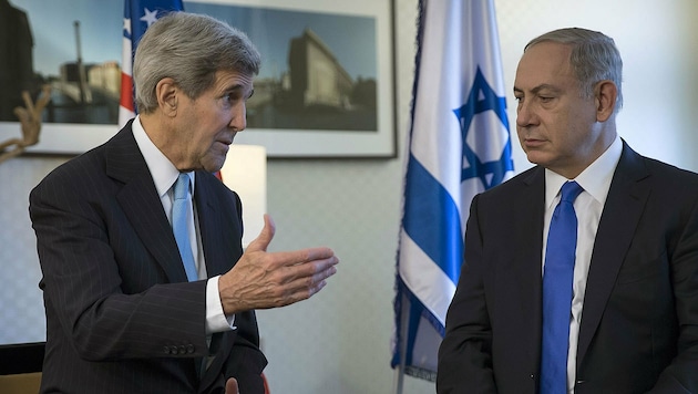 US-Außenminister Kerry mit dem israelischen Premier Netanyahu bei einer Unterredung in Berlin (Bild: APA/AFP/CARLO ALLEGRI)