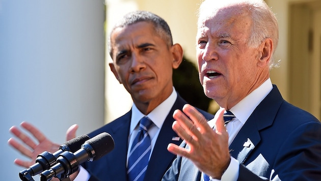 Biden (re.) und Obama (Bild: APA/AFP/JIM WATSON)