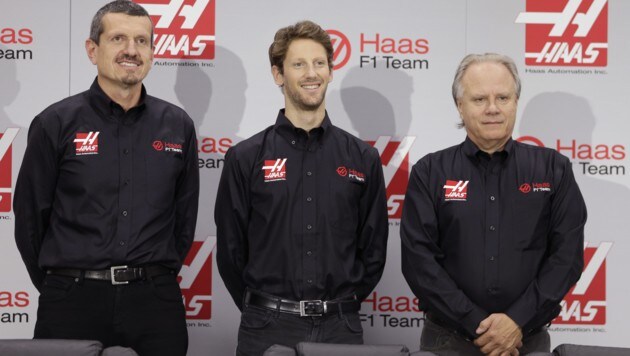 Teamchef Steiner, Nummer-1-Fahrer Grosjean und Teambesitzer Haas (Bild: AP)