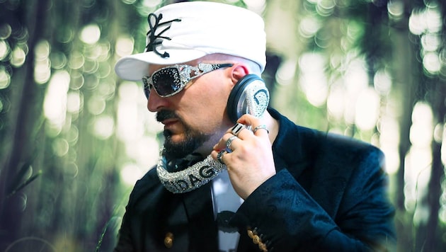 The Italian star DJ Gigi D'Agostino spoke in an in-depth interview with the "Krone" about racist roaring and cancel culture. (Bild: facebook.com/gigidagostino)