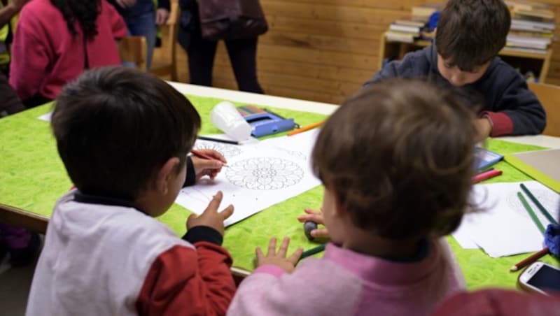 Unvorstellbare Strapazen haben Flüchtlingskinder hinter sich und sind traumatisiert. (Symbolbild) (Bild: APA/HANS PUNZ)