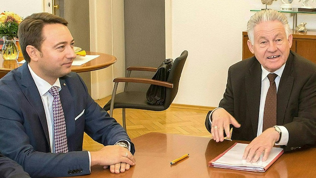 Manfred Haimbuchner (FPÖ, links) und Josef Pühringer (ÖVP) (Bild: APA/FOTOKERSCHI.AT/WERNER KERSCHBAUMMAYR)