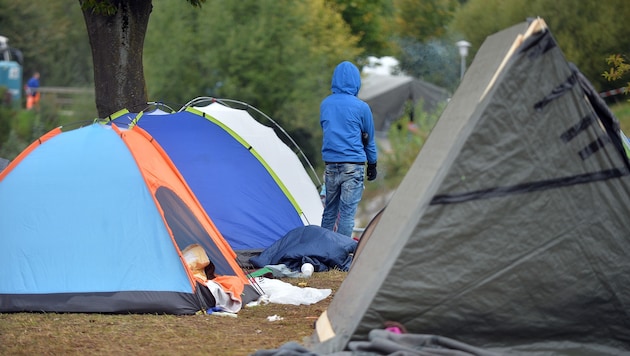 Flüchtlingszelte in Österreich (Archivbild) (Bild: APA/Barbara Gindl)