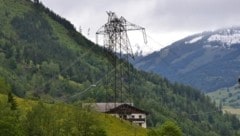 Höchst anfällig: Vom Sturm zerstörter 380er-Mast in Mittersill (Bild: Stadtgemeinde Mittersill)