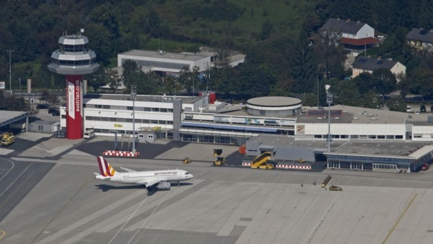 Obwohl der Betrieb zum Erliegen kommt, wollen Germanwings und AUA dem Airport die Treue halten (Bild: Gert Eggenberger)