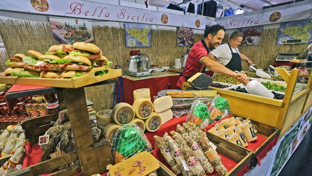 Der italienische Marktplatz mit tollen Ausstellern ist für alle Besucher in der Halle E zu finden. (Bild: Christof Birbaumer/Kronenzeitung)