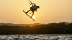 Kitesurfen - zwischen Himmel und Wasser fliegen (Bild: Stefan Spiessberger)