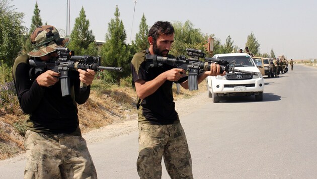 Afghanische Sicherheitskräfte an einem Checkpoint (Bild: APA/EPA/STR)