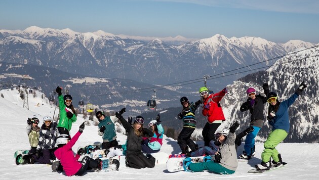 Wer mit seiner Schule auf Skikurs fährt, wird künftig etwas tiefer in die Tasche greifen müssen (Bild: Lisa Reisenberger)