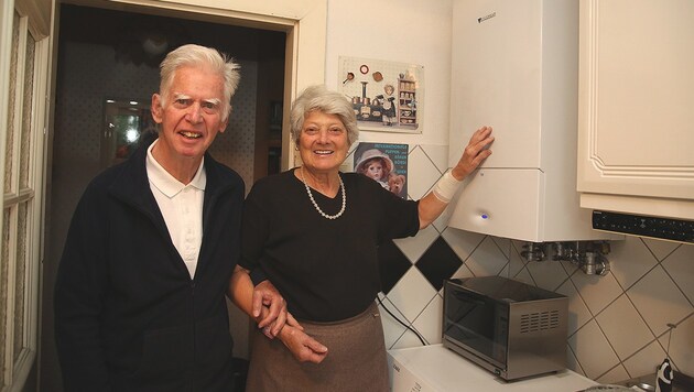 Werner und Herma W. aus Linz: Von Hausverwaltung auf Kosten von 4000 Euro sitzen gelassen (Bild: Chris Koller)