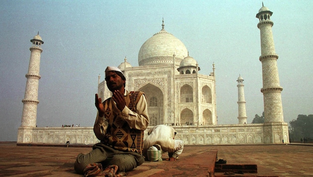 Das Taj Mahal - es symbolisiert Indien und gehört zum Pflichtprogramm jedes Indien-Urlaubers. (Bild: AP)