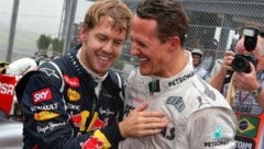 Zwei ganz Große der Formel 1: Sebastian Vettel (l.) und Michael Schumacher (Bild: APA/EPA/JENS BUETTNER)