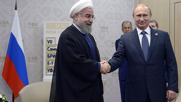 Kremlchef Putin mit Irans Präsident Rohani (Bild: APA/EPA/ALEXANDER NEMENOV/POOL)