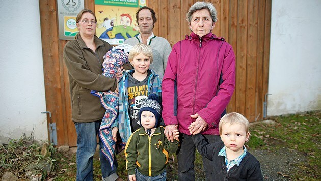 Familie Kargl: "Durch Kommassierung wäre unser Lebenswerk, 34 Jahre Bio-Landwirtschaft, verloren." (Bild: Reinhard Holl)