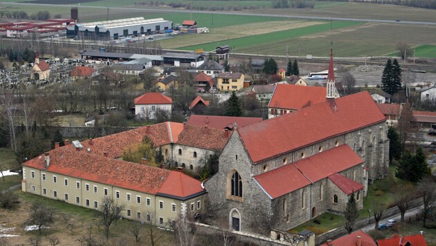 Das älteste Dominikanerkloster auf deutschsprachigem Boden dürfte bald einen Käufer finden. (Bild: de.academic.ru)